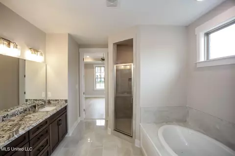 Bath - 8050 Old Addison Dr, Olive Branch, MS 38654 photo 4 of 5