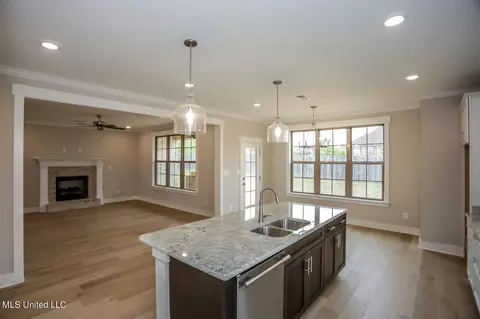 Kitchen - 8050 Old Addison Dr, Olive Branch, MS 38654 photo 4 of 4