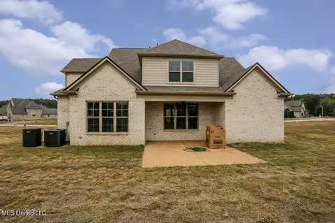 Exterior - 8050 Old Addison Dr, Olive Branch, MS 38654 photo 5 of 7