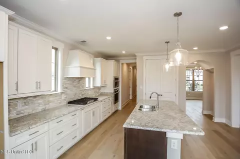 Kitchen - 8050 Old Addison Dr, Olive Branch, MS 38654 photo 2 of 4