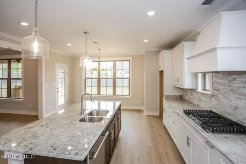 Kitchen - 8050 Old Addison Dr, Olive Branch, MS 38654 photo 3 of 4