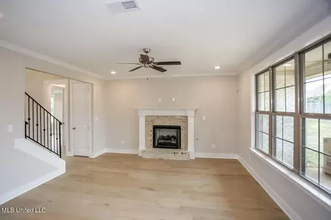 Living - 8050 Old Addison Dr, Olive Branch, MS 38654 photo 1 of 2
