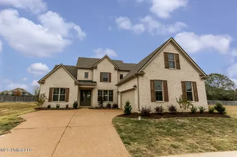 Exterior - 8050 Old Addison Dr, Olive Branch, MS 38654 photo 2 of 7