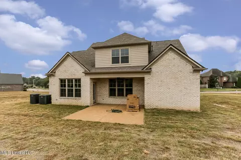 Exterior - 8050 Old Addison Dr, Olive Branch, MS 38654 photo 4 of 7