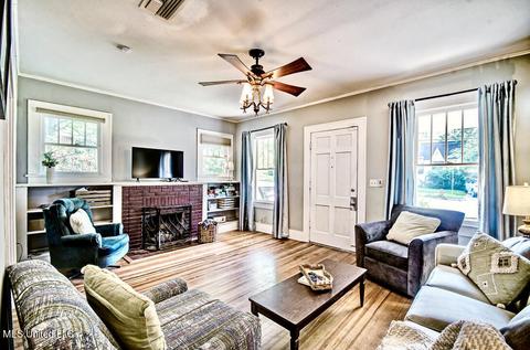 1203 Greymont St, Jackson, MS 39202 photo 4