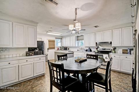 1203 Greymont St, Jackson, MS 39202 photo 7