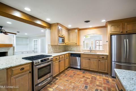 2434 Wild Valley Dr, Jackson, MS 39211 photo 4