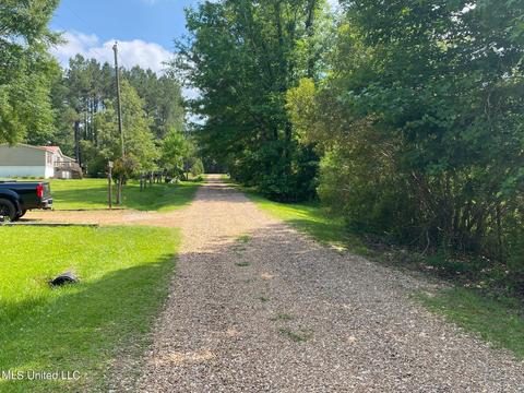 110 Burton Dr, Florence, MS 39073 photo 3