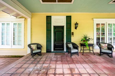 329 E Center St, Canton, MS 39046 photo 3