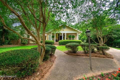 329 E Center St, Canton, MS 39046 photo 2