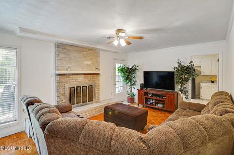 836 Timberlain Dr, Jackson, MS 39211 photo 2