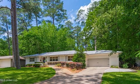 1426 Robert Dr, Jackson, MS 39211 photo 2