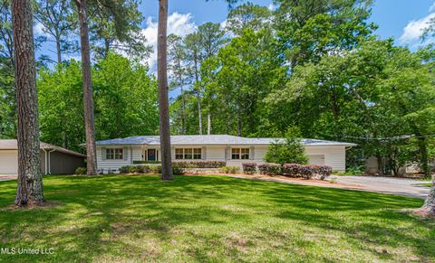 1426 Robert Dr, Jackson, MS 39211 photo 1
