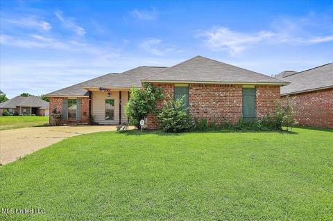 126 Garrett Dr, Terry, MS 39170 photo 1