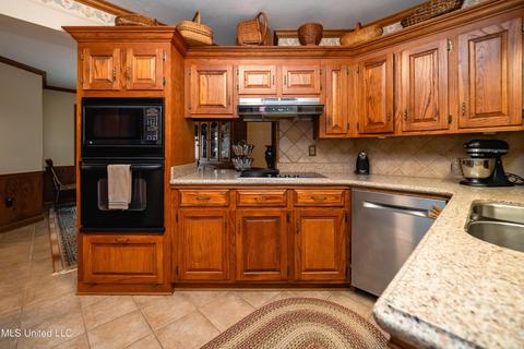 562 S Deerfield Dr, Canton, MS 39046 photo 9