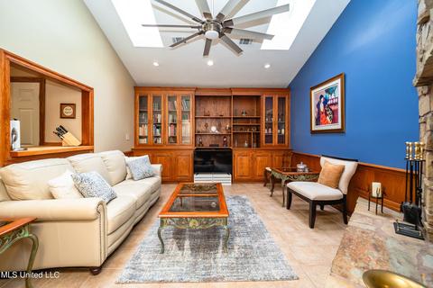 562 S Deerfield Dr, Canton, MS 39046 photo 3