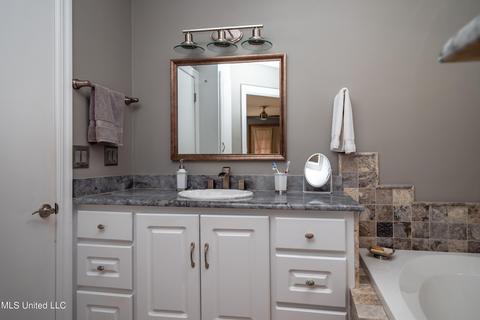 562 S Deerfield Dr, Canton, MS 39046 photo 14