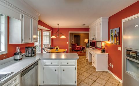 305 Colonial Dr, Madison, MS 39110 photo 12