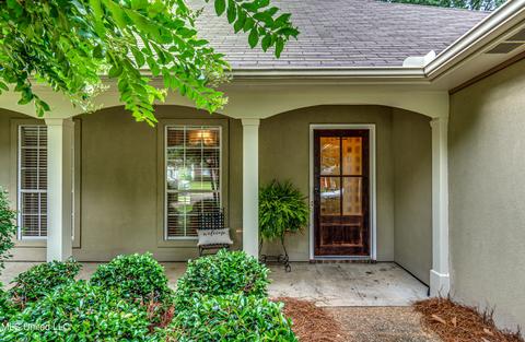 305 Colonial Dr, Madison, MS 39110 photo 2