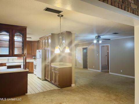 3684 Cumberland Dr, Moss Point, MS 39563 photo 3