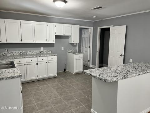 4005 Fairhaven Dr, Moss Point, MS 39562 photo 5