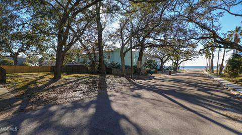 124 St George Ave, Biloxi, MS 39530