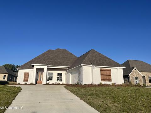 104 Sweetbriar Ct, Canton, MS 39046