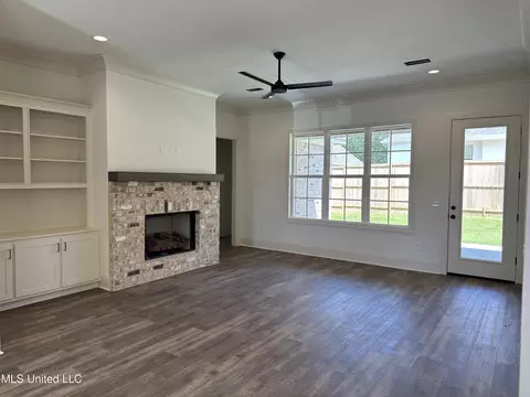 108 Sweetbriar Ct, Canton, MS 39046 photo 4