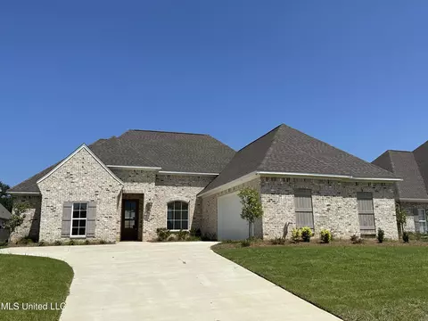 108 Sweetbriar Ct, Canton, MS 39046