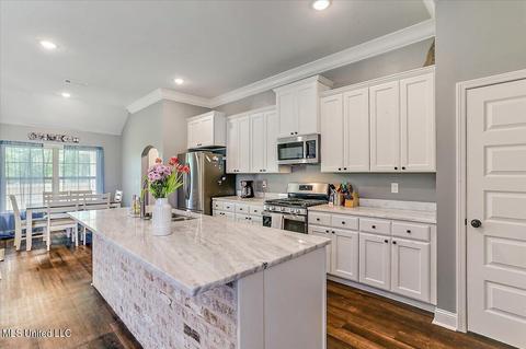 1029 Silver Cir, Pearl, MS 39208 photo 10