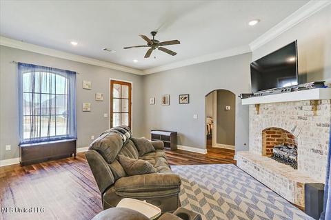 1029 Silver Cir, Pearl, MS 39208 photo 5