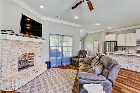 1029 Silver Cir, Pearl, MS 39208 photo 4
