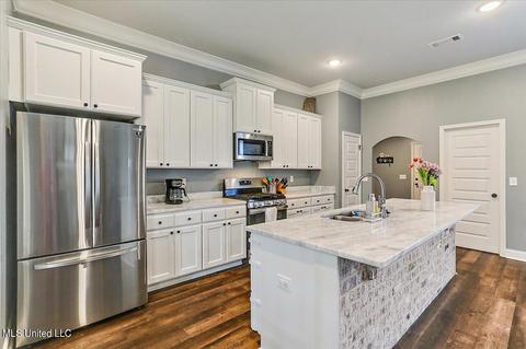 1029 Silver Cir, Pearl, MS 39208 photo 8