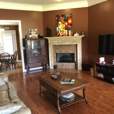 325 Red Cedar Dr, Brandon, MS 39047 photo 4