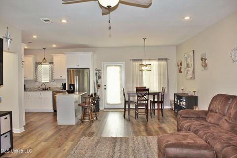 141 Pineview Dr, Lucedale, MS 39452 photo 6