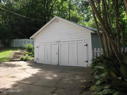4075 Pine Hill Dr, Jackson, MS 39206 photo 4