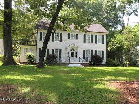4075 Pine Hill Dr, Jackson, MS 39206 photo 1