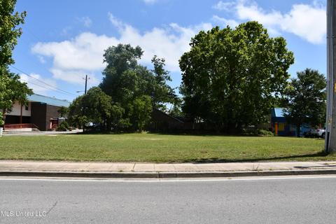 607 Howard Ave, Biloxi, MS 39530