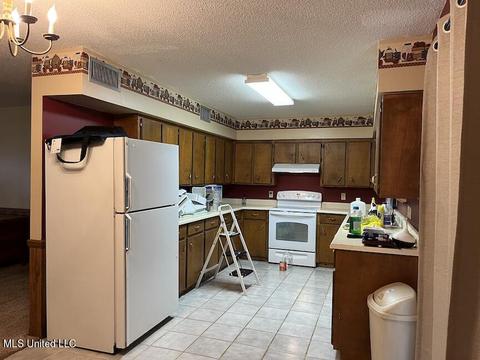 895 Lorraine St, Wiggins, MS 39577 photo 3