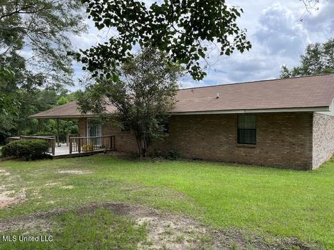 895 Lorraine St, Wiggins, MS 39577 photo 2