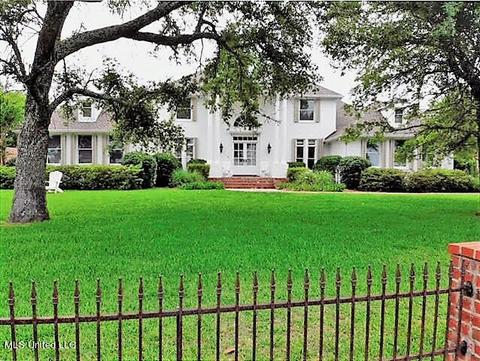 1025 E Beach Blvd, Pass Christian, MS 39571