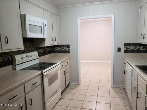 2213 Forest Park Dr, Jackson, MS 39212 photo 4