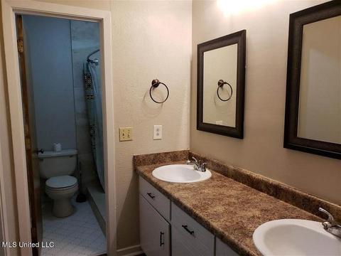 2213 Forest Park Dr, Jackson, MS 39212 photo 5