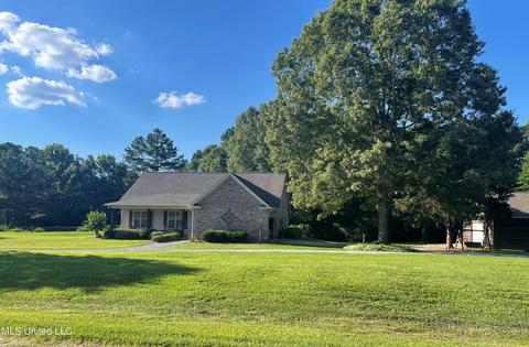 101 Hunter Trl, Florence, MS 39073 photo 1
