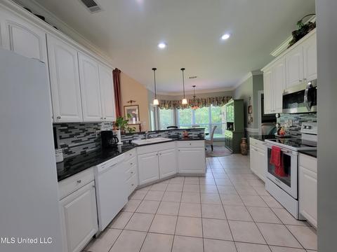 5573 E Diamondhead Dr, Diamondhead, MS 39525 photo 19