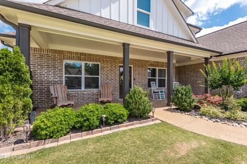 648 Breckenridge Dr, Nesbit, MS 38651 photo 2