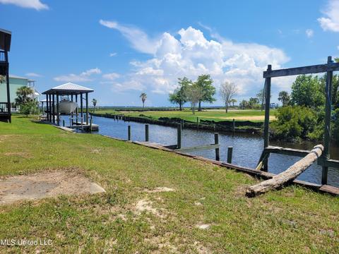 358 Loulu Pl, Diamondhead, MS 39525