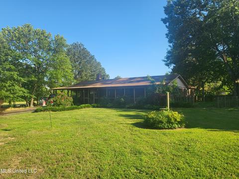 1523 W Starlanding Rd, Nesbit, MS 38651 photo 1