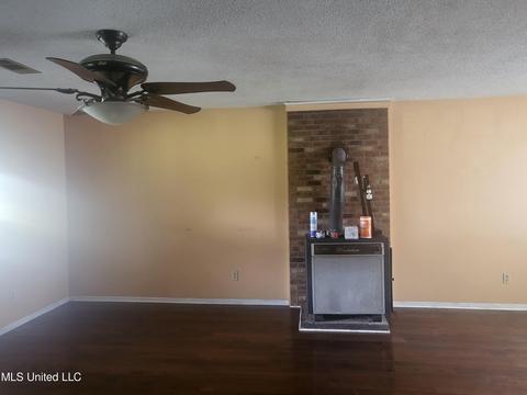 1523 W Starlanding Rd, Nesbit, MS 38651 photo 2