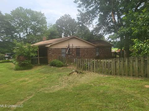 1523 W Starlanding Rd, Nesbit, MS 38651 photo 3